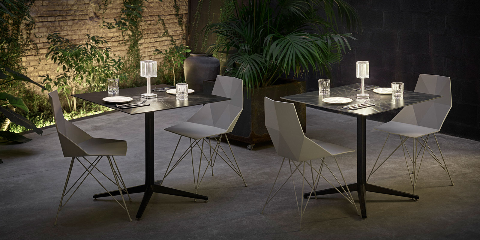 Vondom gatsby cylinder shop table lamp
