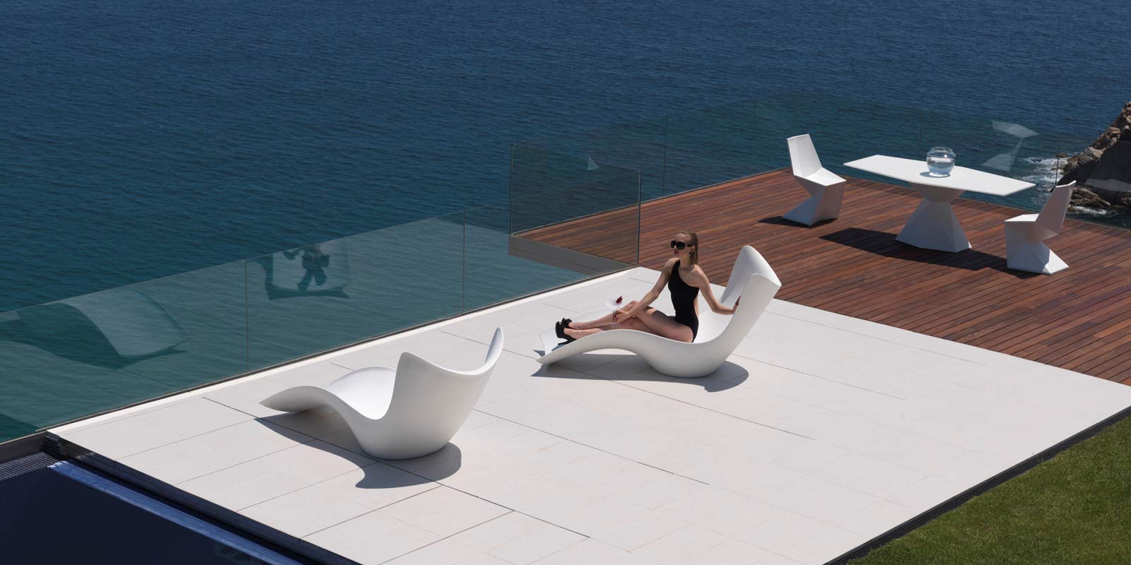 SURF/luxury-outdoor-design-furniture-sunchaise-surf-karimrashid-vondom_3_.jpg