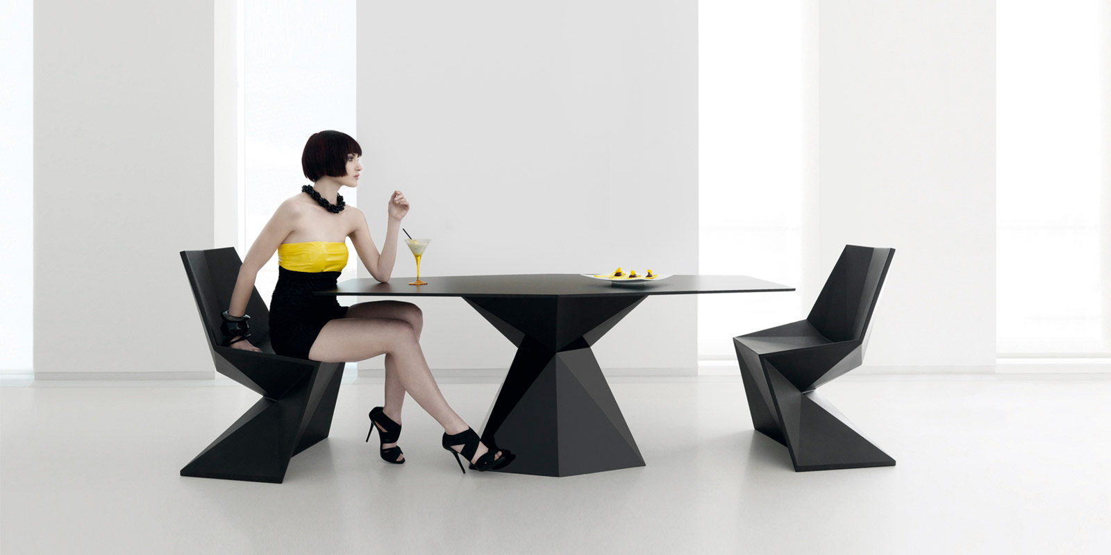 VERTEX/muebles-exterior-diseño-mesa-silla-comedorexterior-vertex-karimrashid-vondom_3_.jpg