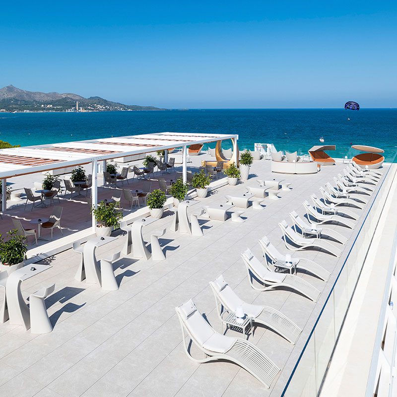 Outdoor contract furniture Ibiza sun loungers, Wing stool and table, and Vases planters , hospitality furniture by Vondom