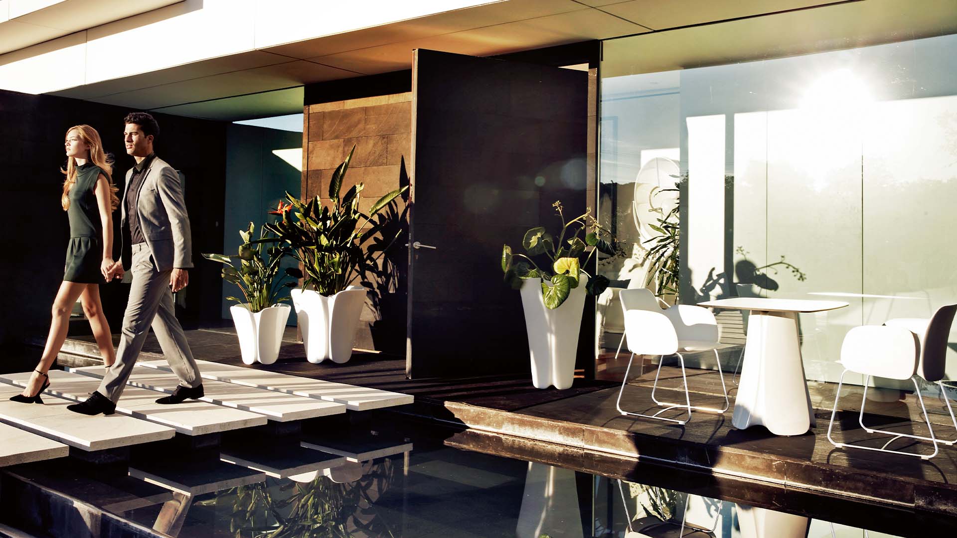 Pezzettina chairs, table and planters Vondom