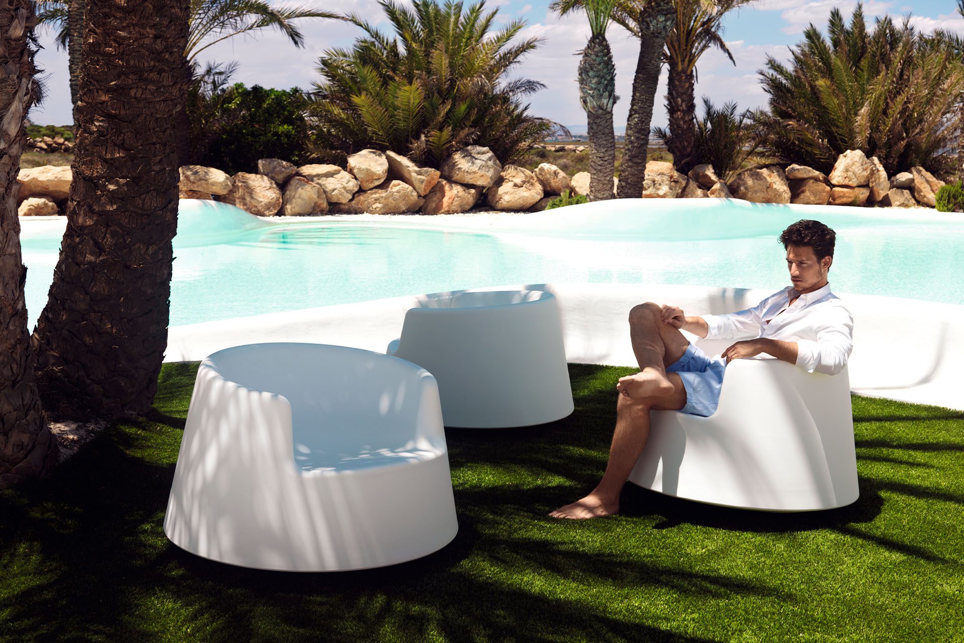 Roulette outdoor loungechair by Eero Aarnio Vondom
