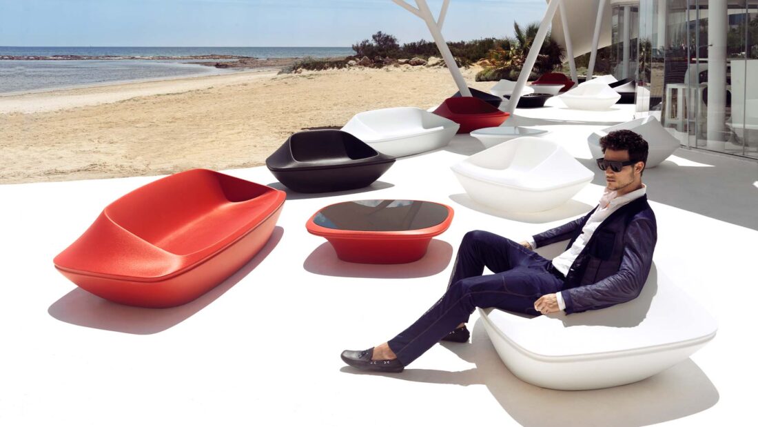 Ufo sofa, table and loungechair by Ora Ïto Vondom