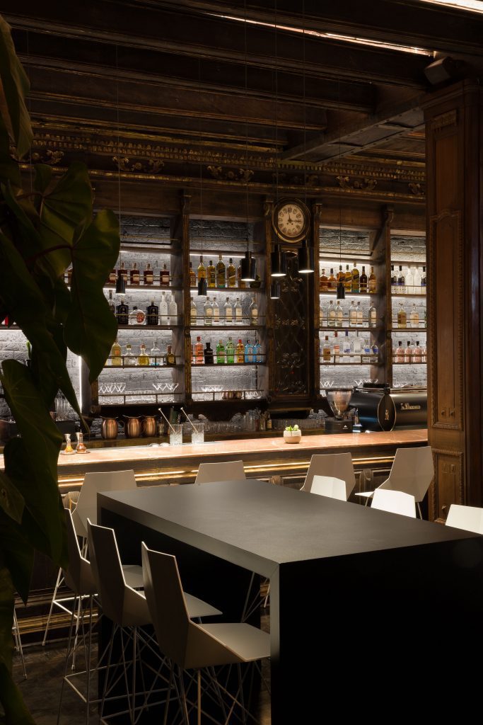 Contract furniture for restaurants Faz stools by Vondom