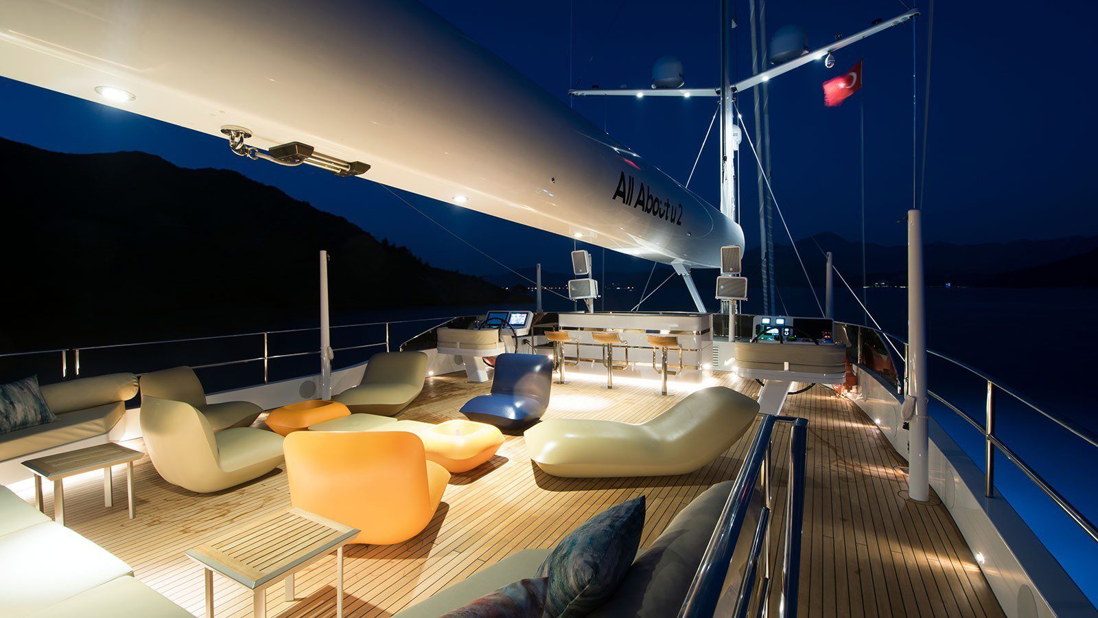 Outdoor furniture for yacht Pillow sofas, armchairs and tables by Vondom