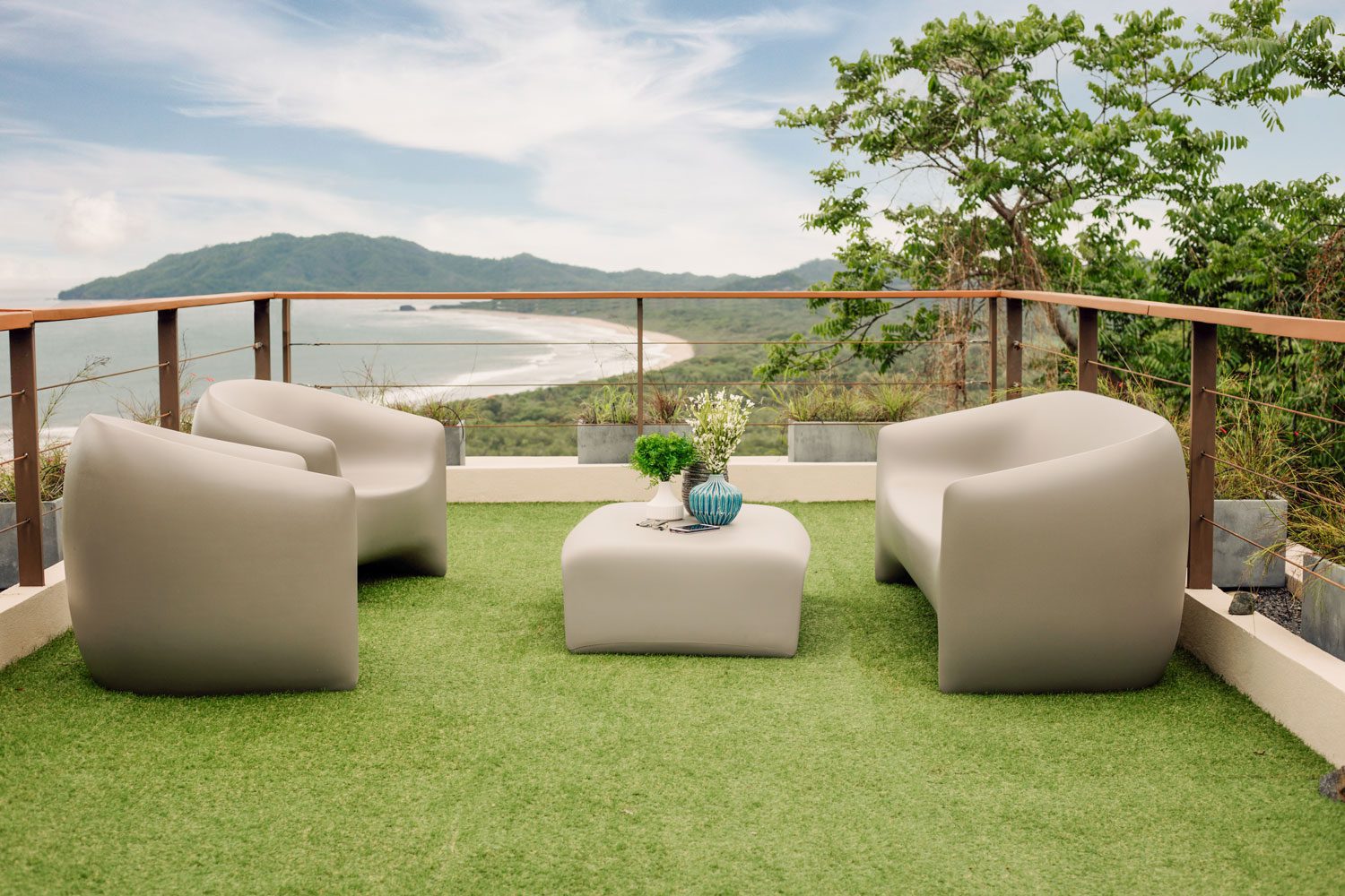 Modern outdoor furniture Blow armchairs and table by Vondom