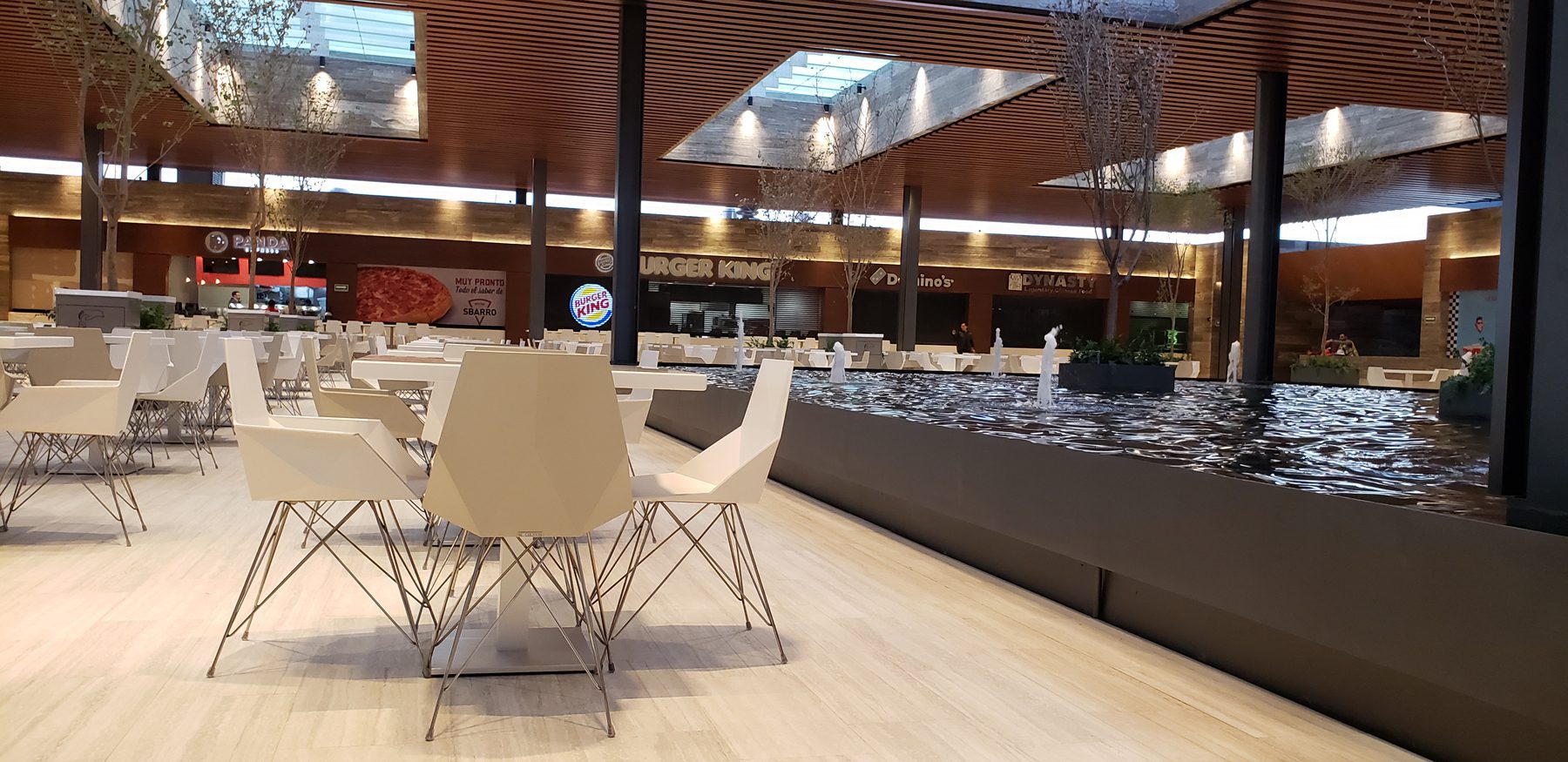 Plaza Satelite Project | Shopping Center Furniture | Vondom