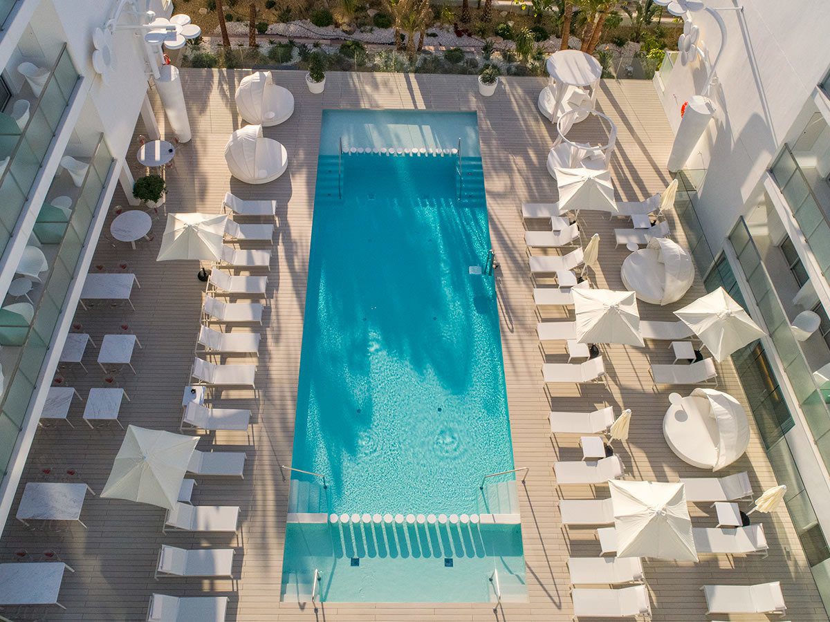 Outdoor hospitality furniture Vela and Ulm daybeds by Vondom