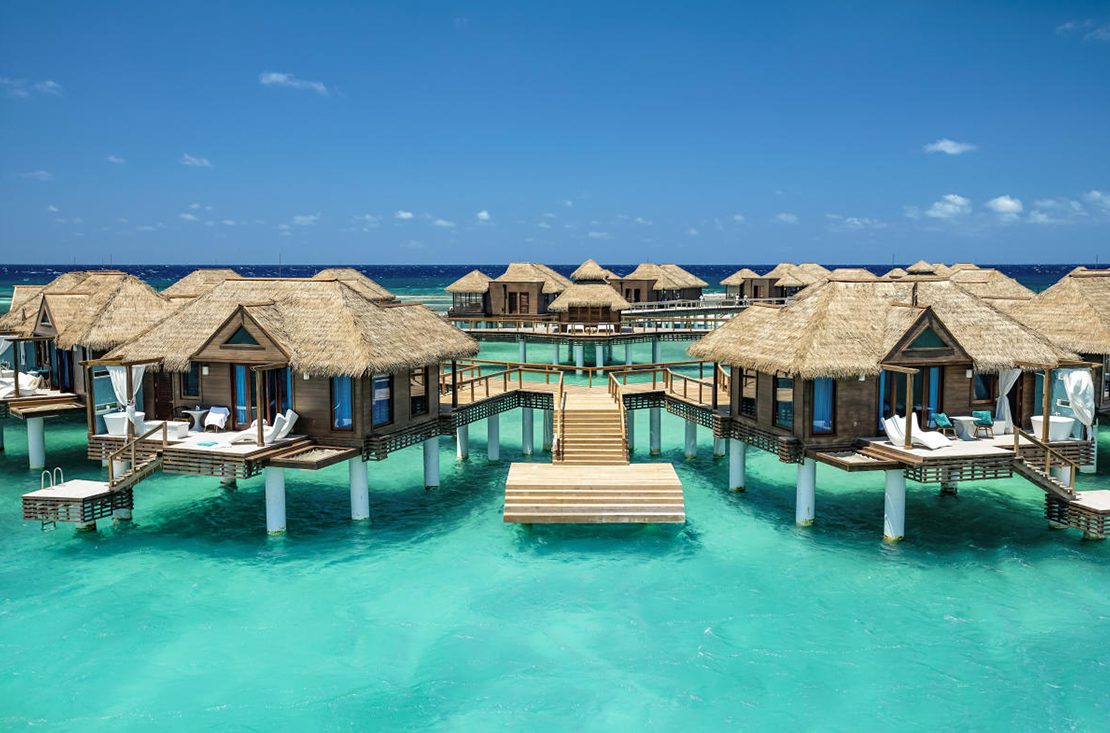 outdoor-hotel-furniture-sandals-royal-caribbean-p