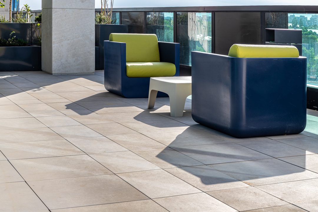 vondom-modern-furniture-armchair-ulm-sii-romania