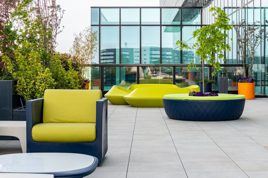 vondom-modern-furniture-ulm-vases-ufo-sii-romania