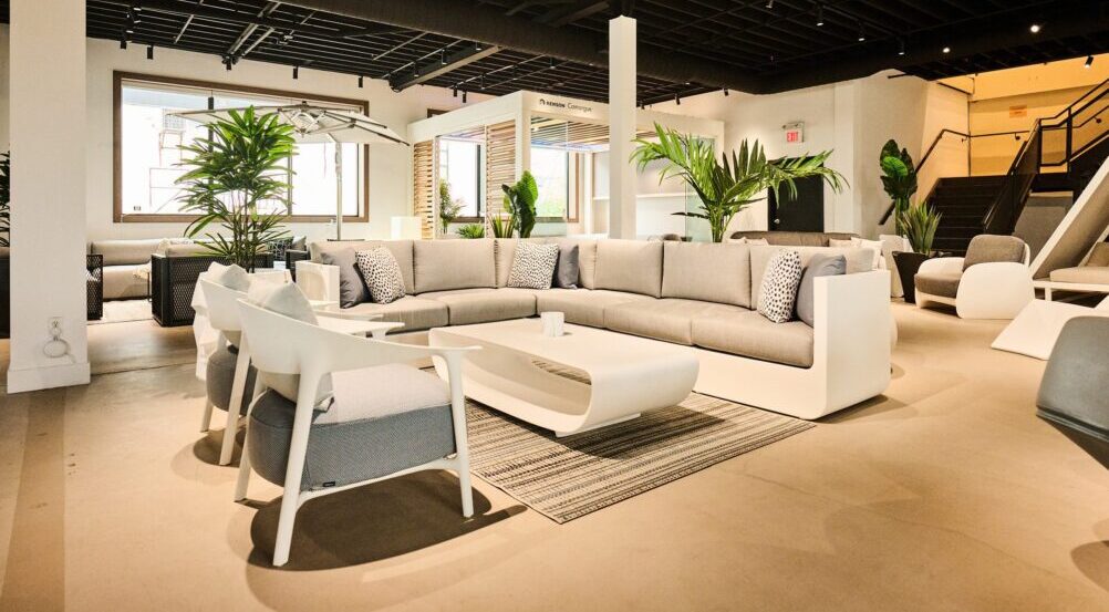 There you can also find designer furniture made of different materials. Vondom now produces outdoor furniture with different materials such as plastic fibres, aluminium, wood, among others. Each of these materials has its own characteristics and advantages that give the furniture durability, resistance and excellent quality. In short, Vondom's designer furniture can now also be found in the new Ard Outdoor showroom located in Toronto, Canada-14