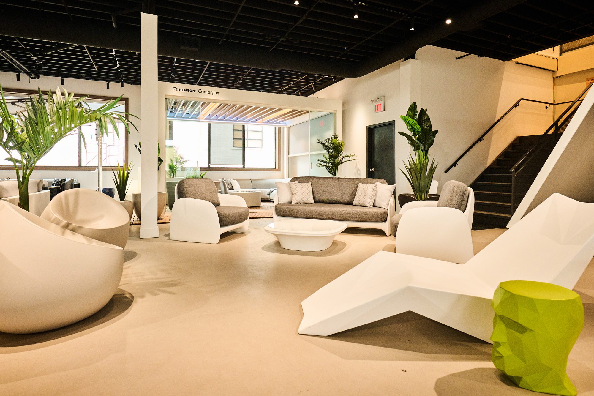 There you can also find designer furniture made of different materials. Vondom now produces outdoor furniture with different materials such as plastic fibres, aluminium, wood, among others. Each of these materials has its own characteristics and advantages that give the furniture durability, resistance and excellent quality. In short, Vondom's designer furniture can now also be found in the new Ard Outdoor showroom located in Toronto, Canada-15