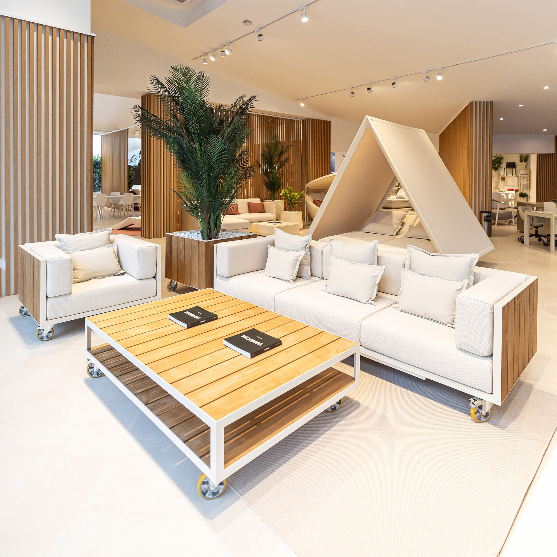 Vondom | Nuevo showroom de muebles de exterior en Ciudad de México.
