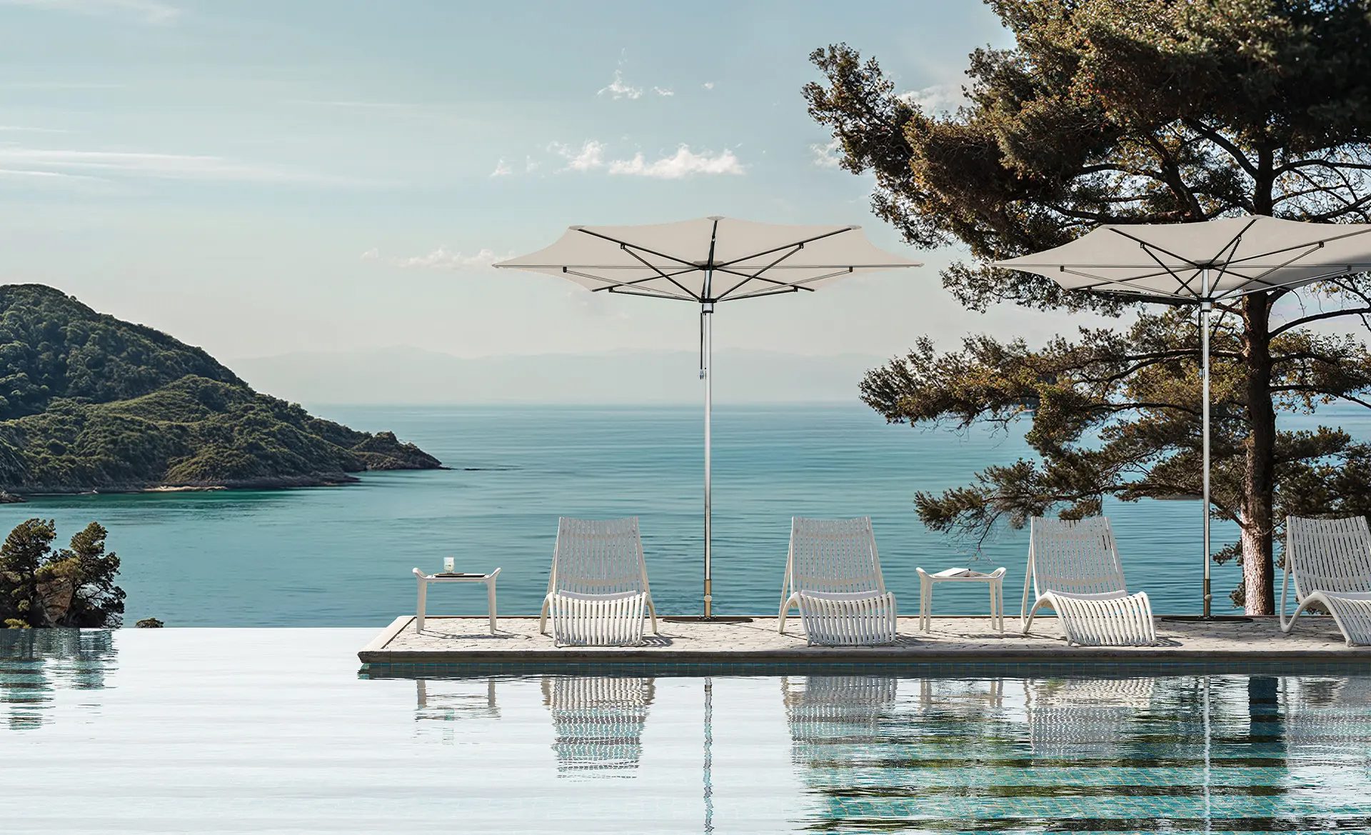 Under the sun, with no limits: Vondom sun loungers. For spaces that demand more.