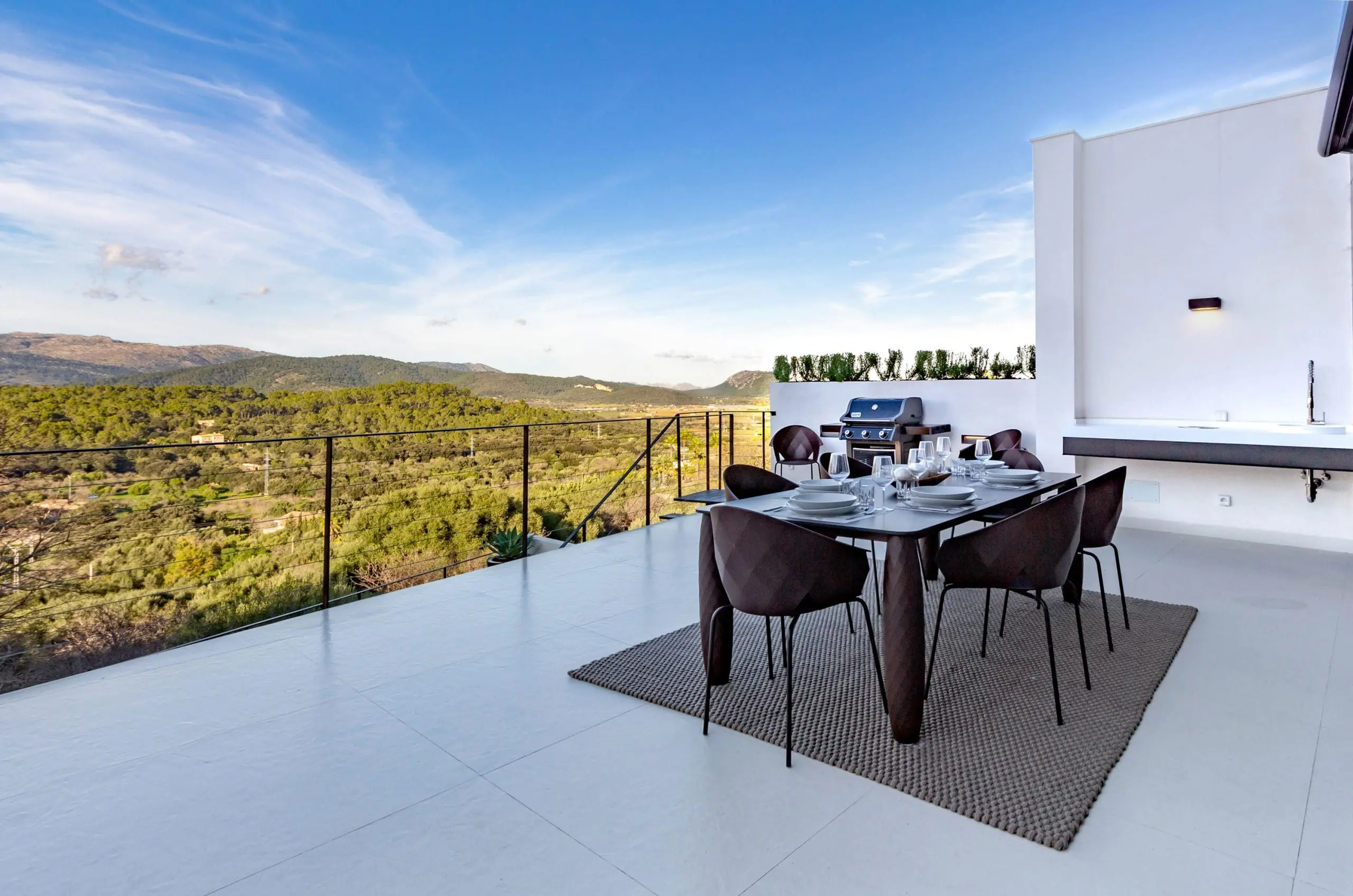 Luxury furniture Vases table and chairs by Vondom